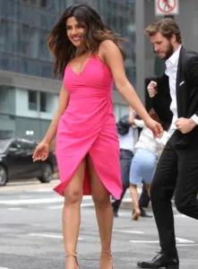Priyanka Chopra And Liam Hemsworth Took To The Streets Of NY Literally!