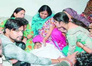 Shiv sena leader Vipan Sharma shot dead in Amritsar, people protest