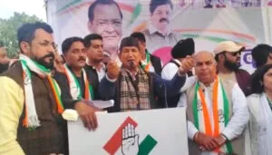 Harish Rawat Uttarakhand congress rally, हरीश रावत, उत्तराखंड, मंच पर चाकू, उत्तराखंड कांग्रेस