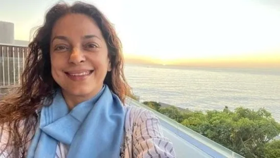 Juhi Chawla shares a candid selfie with the setting sun in the background,  see here | Entertainment News - Hindustan Times