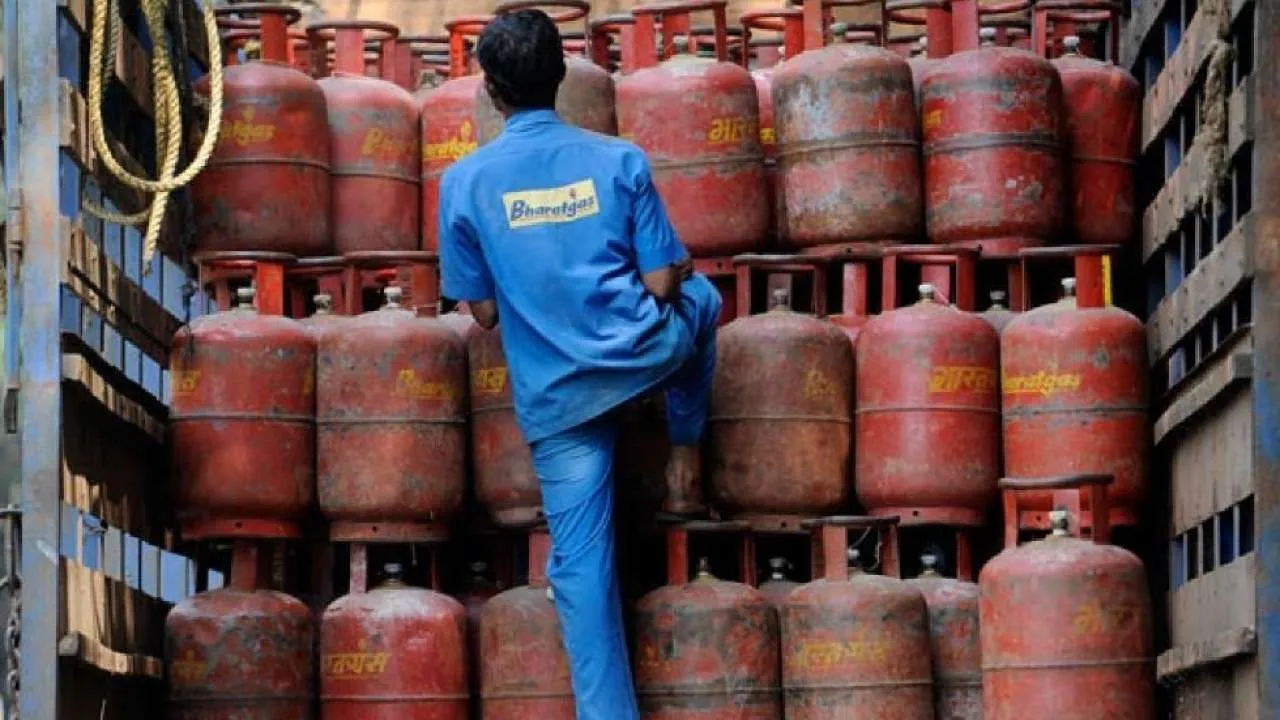 The price of domestic LPG cylinders has been reduced by Rs 10 per cylinder, the Indian Oil Corporation Limited announced on Wednesday. 