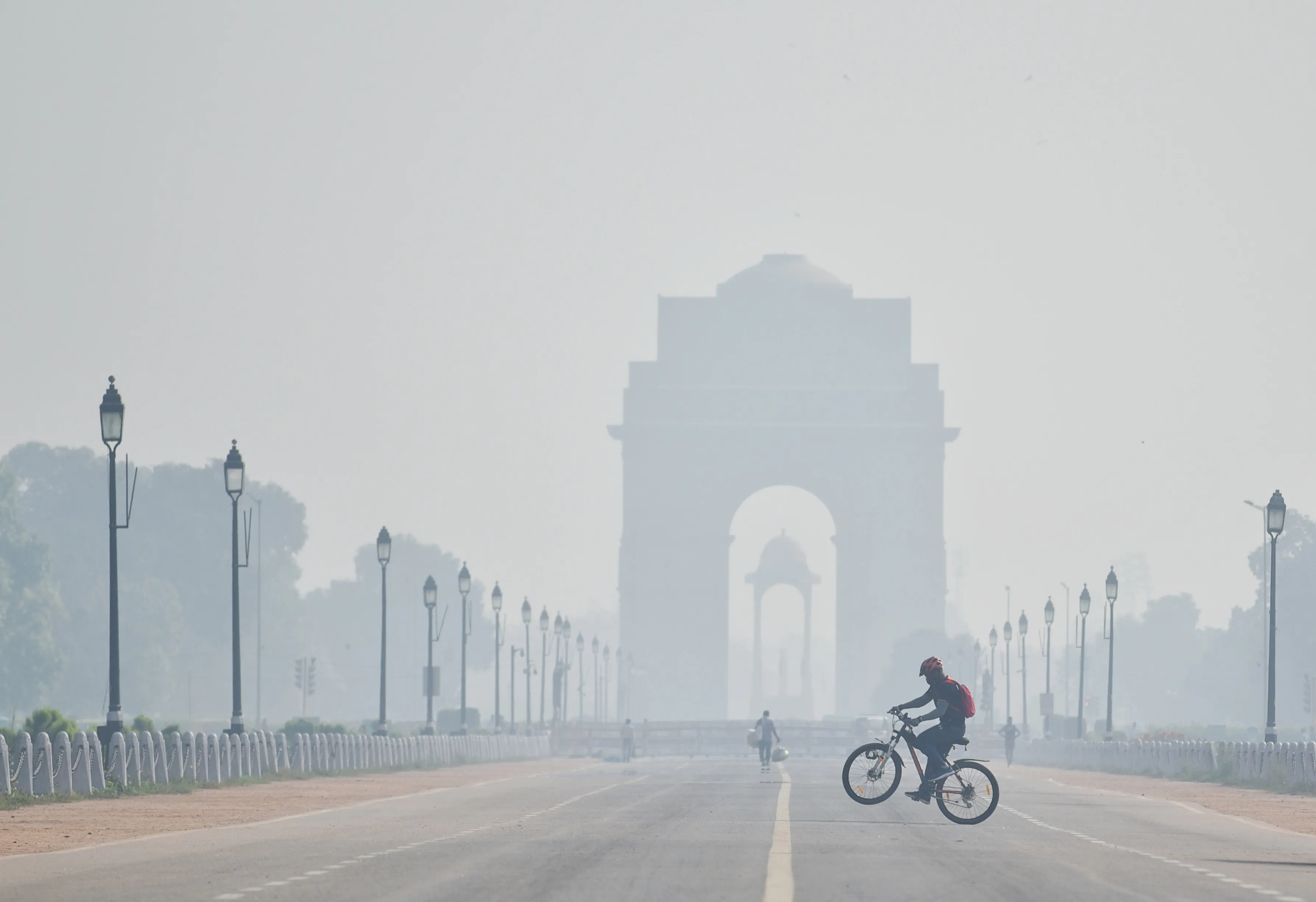 Air pollution: Only CNG, e-vehicles allowed to enter Delhi from Nov 27 |  Business Standard News
