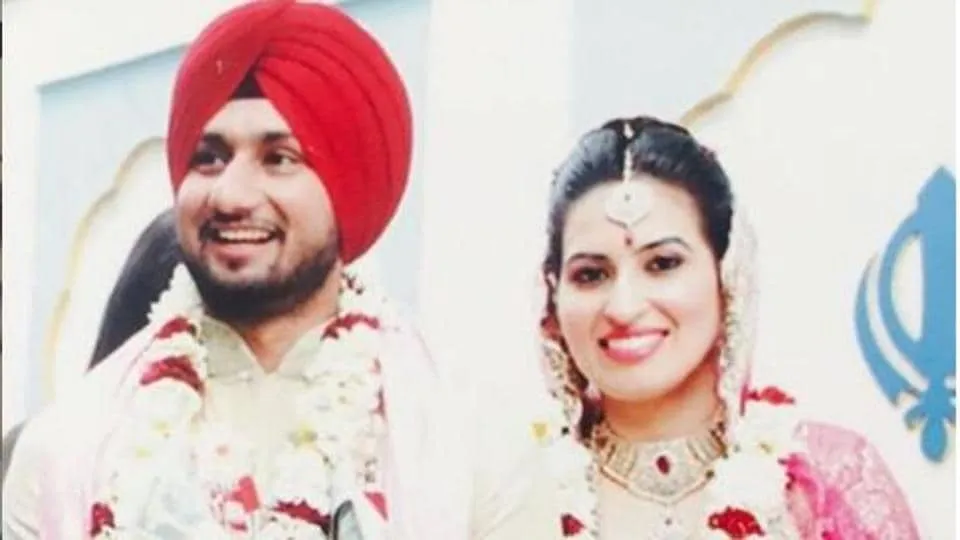 Honey Singh shares a throwback pic with wife Shalini from their wedding. See it here - Hindustan Times