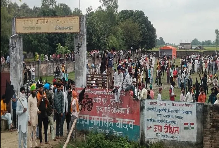 Farmers Occupied Deputy Cm Keshav Prasad Maurya Helipad Site In Lakhimpur Kheri - लखीमपुर खीरी: डिप्टी सीएम के हेलिपैड स्थल पर किसानों ने किया कब्जा, होर्डिंग तोड़ी, दिए गए ...