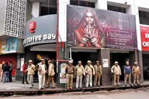 'ਪਦਮਾਵਤ' ਵਿਵਾਦ:ਸੰਜੇ ਲੀਲਾ ਦੀ ਫਿਲਮ ਨੇ ਪਹਿਲੇ ਦਿਨ ਕੀਤੀ ਕਿੰਨੀ ਕਮਾਈ