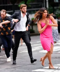 Priyanka Chopra And Liam Hemsworth Took To The Streets Of NY Literally!