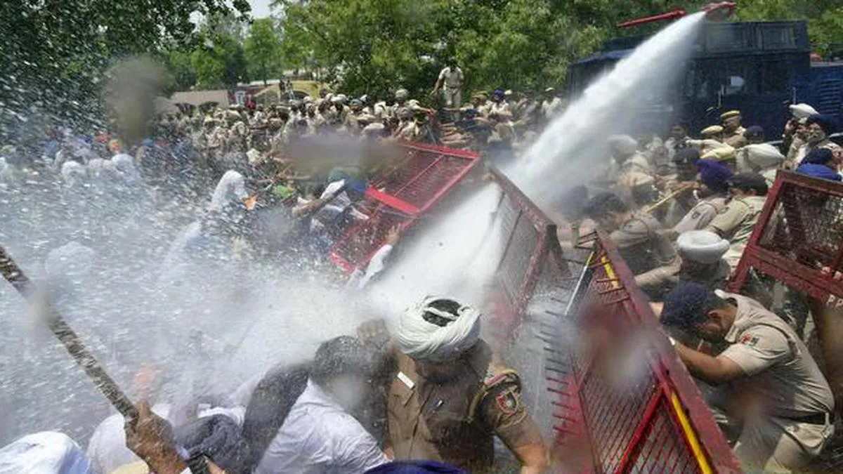 Police use water cannons to disperse protesting farmers in Punjab - The Hindu