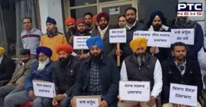 Youth Akali Dal protests in favor of farmers in Punjab , Fuke Modi and Punjab CM effigy