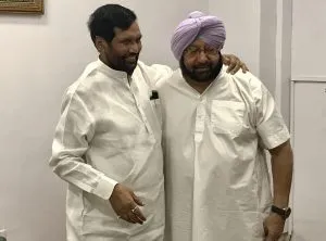 punjab cm meets paswan to seek fresh review of rs 31000 cr foodgrain procurement debt