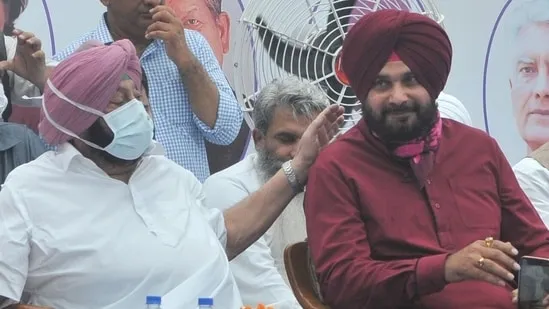 Watch: Navjot Sidhu takes charge as Punjab Congress' chief, takes stage in cricketer style | Latest News India - Hindustan Times