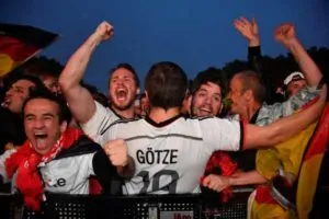 World Cup 2018: Fans dance in Berlin rain as Germany survive