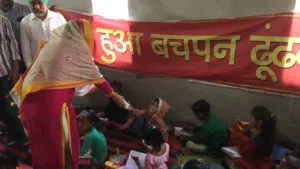 Harsimrat Kaur Badal distributes chocolates at apu society