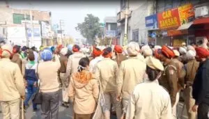 Farmers protest against BJP leaders in Bathinda ,Breaking of chairs