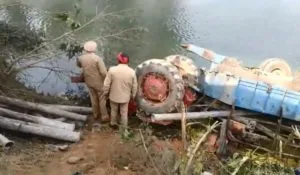 Amritsar tractor trolley canal falling Due 5 workers Death