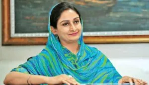 Harsimrat Kaur Badal mocks Rahul Gandhi on love, brotherhood comment