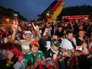 World Cup 2018: Fans dance in Berlin rain as Germany survive