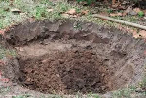 3 soil digging laborer died in accident
