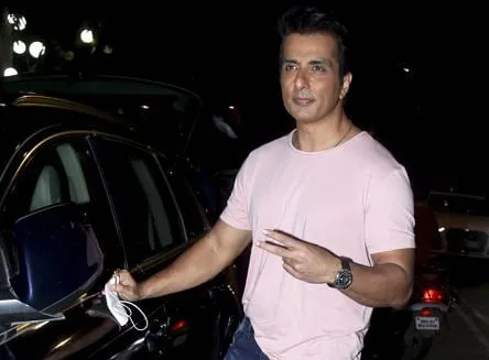 Sonu Sood mortgages 8 Juhu properties to raise Rs 10 crore for needy:  report - bollywood - Hindustan Times
