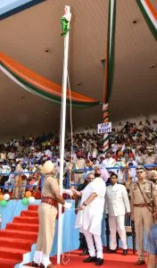 Capt Amarinder greets people on i-day, vows to make Punjab free from drugs & debt