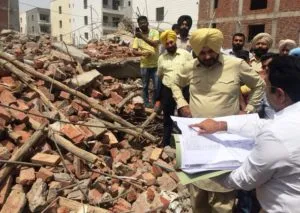 Navjot Singh Sidhu went to Zirkpur police station and registered a case against the builders