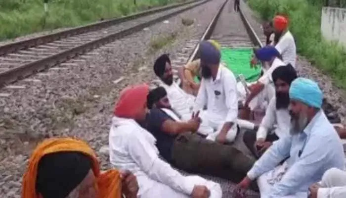 Sugarcane price hike: 50 trains cancelled on second day of farmers' protest in Punjab's Jalandhar | India News | Zee News