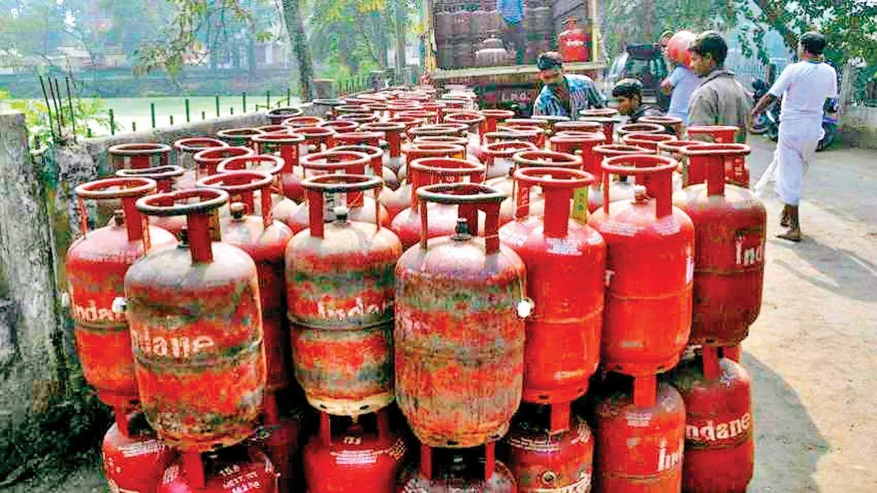 The price of domestic LPG cylinders has been reduced by Rs 10 per cylinder, the Indian Oil Corporation Limited announced on Wednesday. 