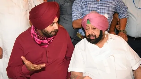 Cold war ends as CM Amarinder Singh and Navjot Sidhu meet, sip tea together | Latest News India - Hindustan Times