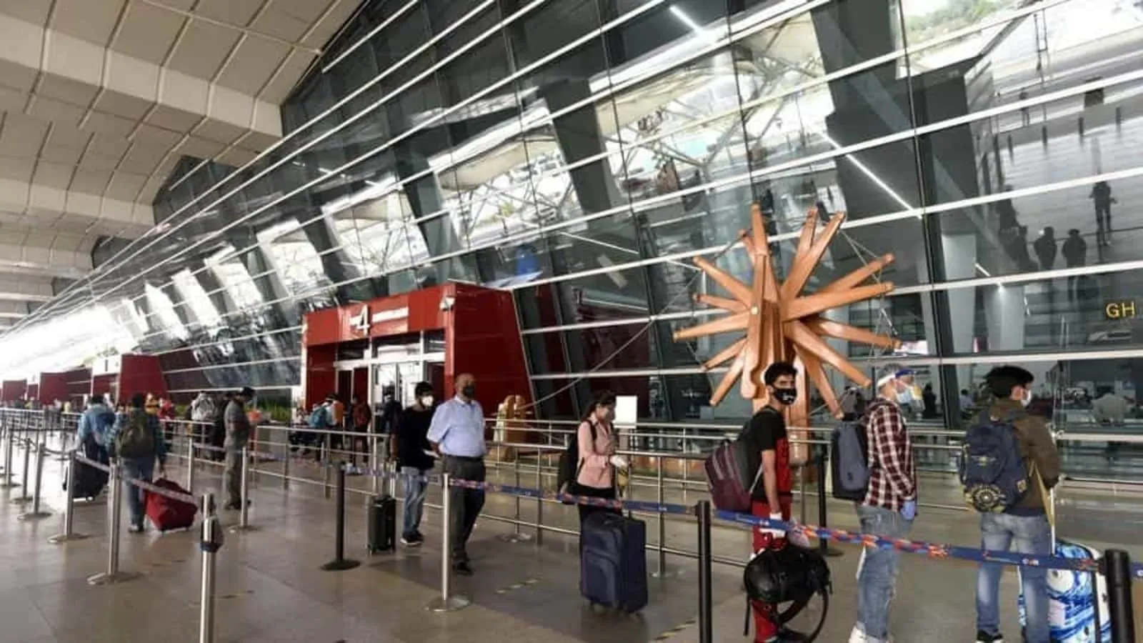 Delhi airport: New terminal, runaway to increase passenger handling capacity | Latest News India - Hindustan Times