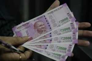 Rupee fresh high, uplifted to 63.60 against US Dollar 