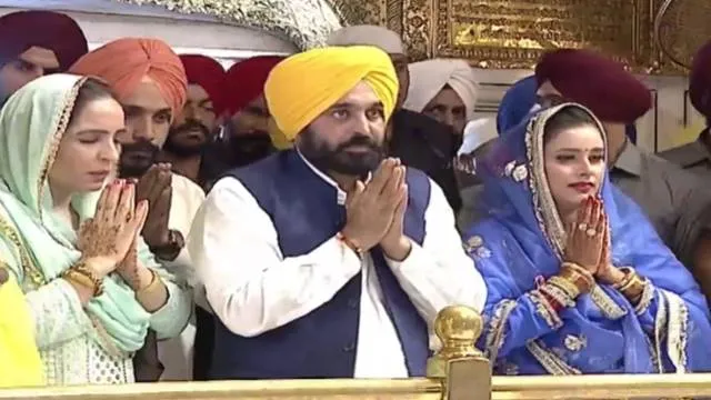 Newlyweds CM Bhagwant Mann, wife Dr Gurpreet Kaur visit Golden Temple, seek blessings