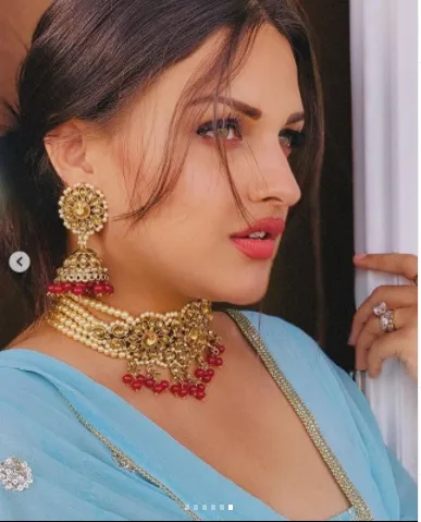 himanshi khurana