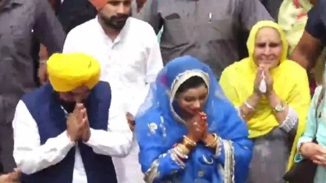 Newlyweds CM Bhagwant Mann, wife Dr Gurpreet Kaur visit Golden Temple, seek blessings