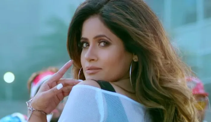 Fishcut: Miss Pooja's Another Foot-Tapping Number For Fans