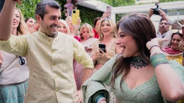 Kanika Kapoor and Gautam Hathiramani Wedding Singer shares adorable photos from Mehendi ceremony