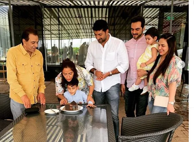 esha deol with family