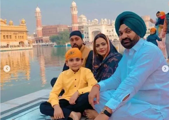 kulwinder kally and daanveer singh and gurlej akhtar at golden temple