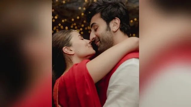 Alia Bhatt, Ranbir Kapoor complete one month of marriage, actress shares pictures