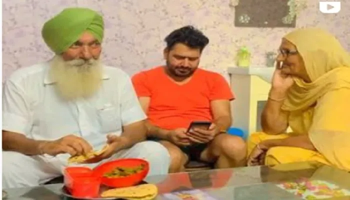 Bhupinder Gill With Parents -min