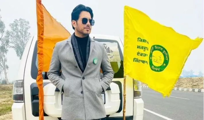 punjabi singer jass bajwa with kisani flag