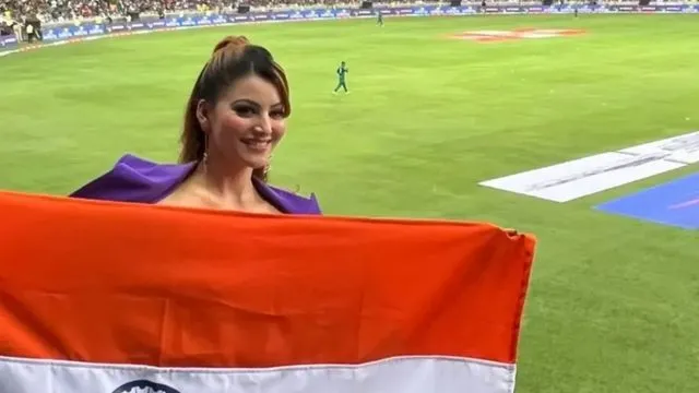 Urvashi Rautela shares another cryptic post from Australia; says 'Prem Mein Padi Premika Ko...'