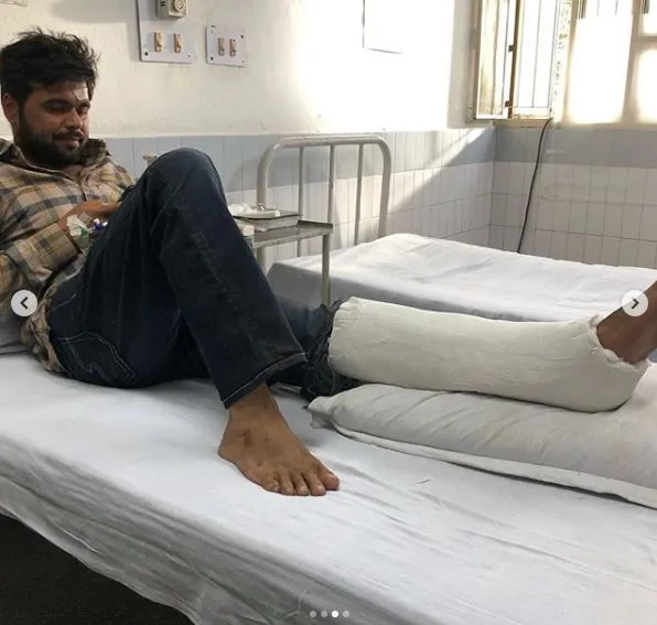 Punjabi singer Ninja Viral Pictures of his plaster leg on Social media