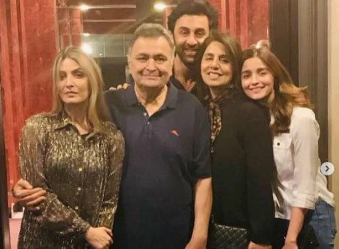 rishi kapoor, neetu singh, ranbir kapoor , alia bhatt, riddhima kapoor