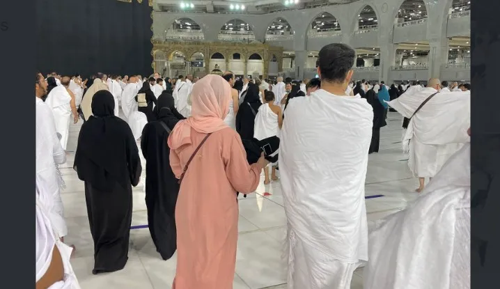 inside imge of ifan pathan umrah