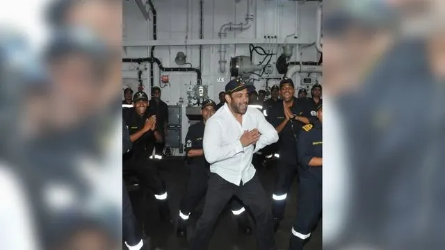 Salman Khan spends his entire day with the Indian Navy, fans say 'Bhaijaan's high on josh'