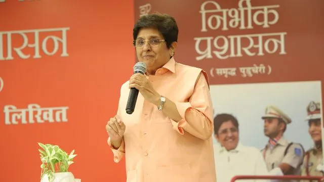 Kiran Bedi's '12 o' clock' remark enrages Sikh community <Watch Video>