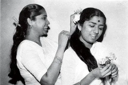 Lata Mangeshkar and asha bhosle 