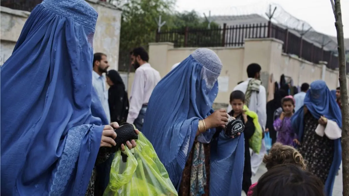 Afghan women stoning to death for adultery1