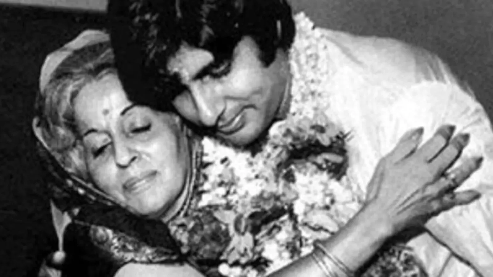 amitabh bachchan mother 