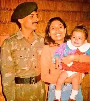 Inayat Vats with her parents