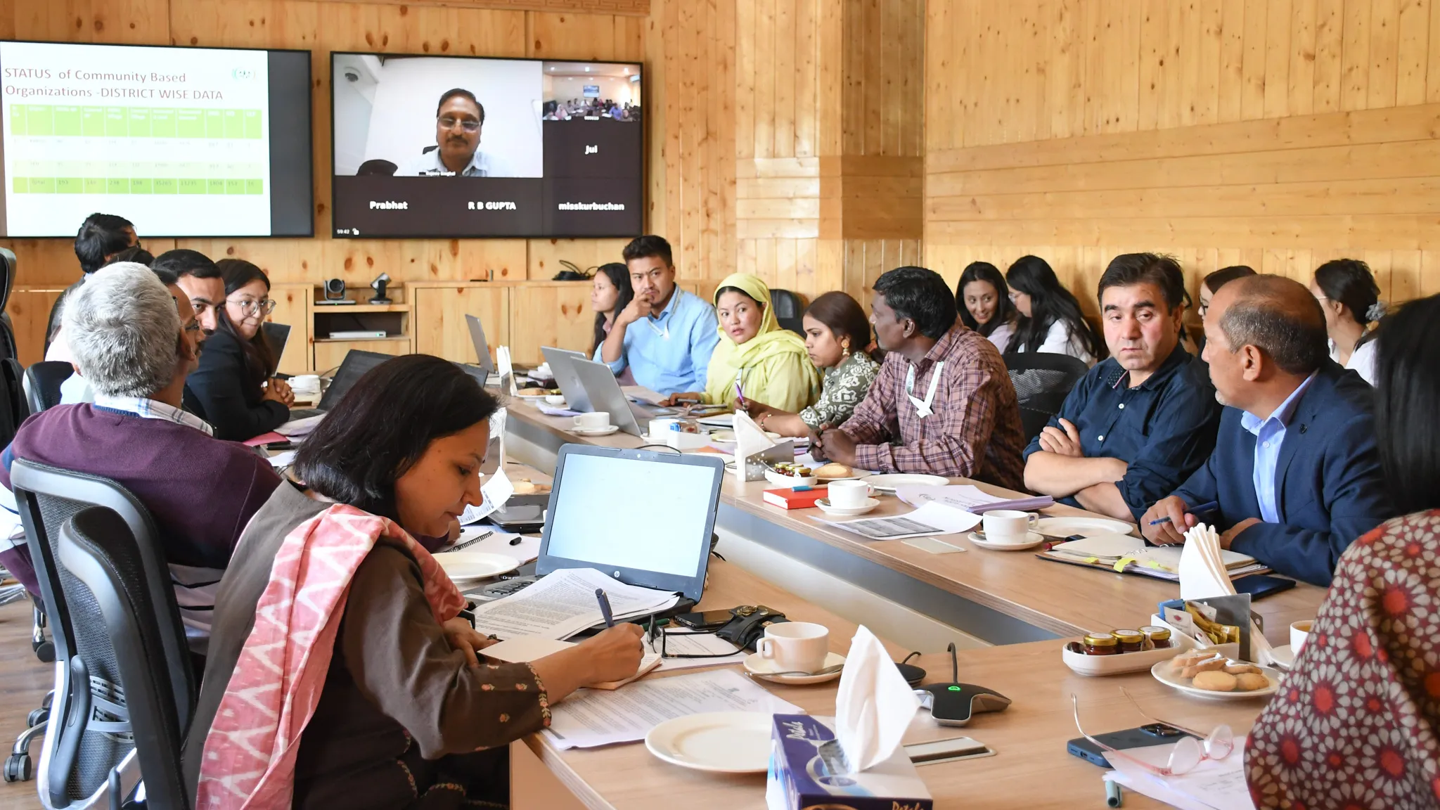 Smriti Sharan met SHGs in Ladakh